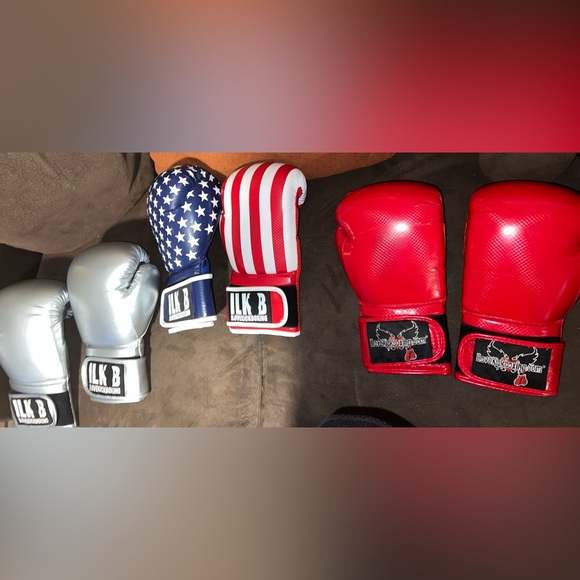 iLoveKickBoxing.com Other - iLoveKickboxing.com Kickbocing gloves bundle (x3) 16oz.